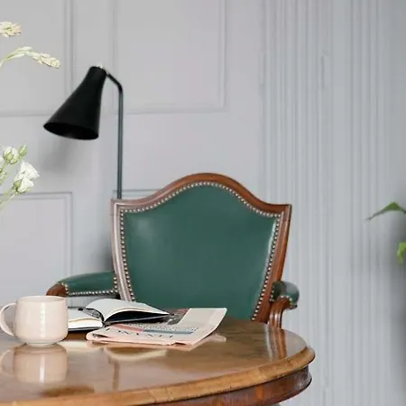 Πανσιόν Pembroke Hall 3*