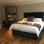 Casa de hóspedes Pembroke Hall 3*