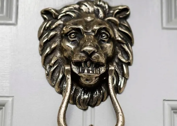 Pembroke Hall Konukevi 3*